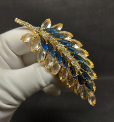 Juliana D&E DeLizza Elster Feather Leaf Brooch Blue Navette Clear Rhinestones 4′