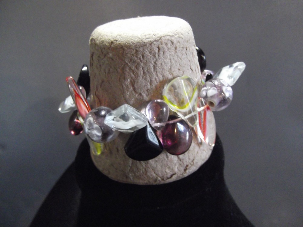 Vtg Costume Jewlery Multi colored Glass Beads 2.25″in Stretchy Barcelet