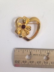 3 brooches – 1 Avon heart w/bow , 1 Pisatelli swoop, 1 unbranded scotty dog lot