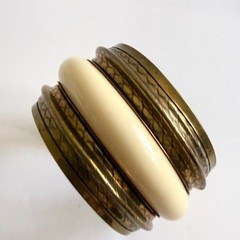 Vintage 80s Wide Brass Bangle Bracelet Fish Scale Cream Plastic Lightweight Boho