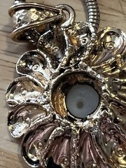 VTG GOLDTONE DAISY PENDANT FAUX PEARL SERPENTINE CHAIN NECKLACE