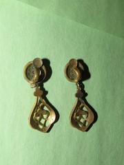 c. 1880 VICTORIAN DANGLE CLIP EARRINGS TURQUOISE GLASS CABOCHON BRASS 1.75″