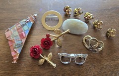 Lot of 25+ Pieces of Vintage & New Jewelry: Necklaces, Earrings, Bracelets, Etc