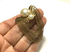 Vintage Art Deco Style Gold Tone Dangling Chains Faux Pearls C Clasp Brooch Pin