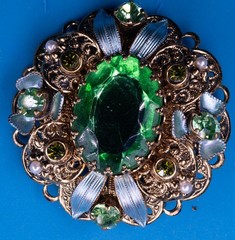 Ornate Brooch Pin Gold Tone 1.75″ Emerald Green Rhinestone Faux Pearl Enamel