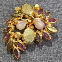 VTG Pink Molded Glass Pillow Rhinestone Brooch & Clip-On Earrings Set Juliana?