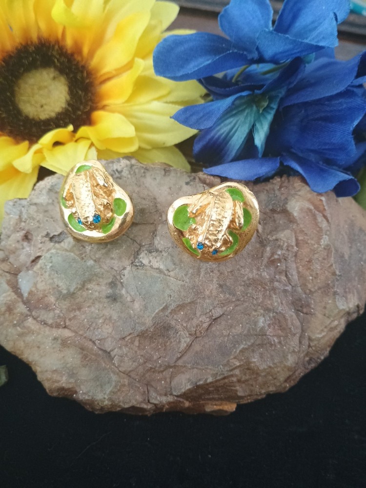 Vintage Mimi D N Signed Figural Frog 🐸 On Lilypad Enamel Gold Tone Clip On…
