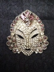 ASIAN PRINCESS FUR PIN PRECIOUS METAL VINTAGE MAZER WALLER CLASP