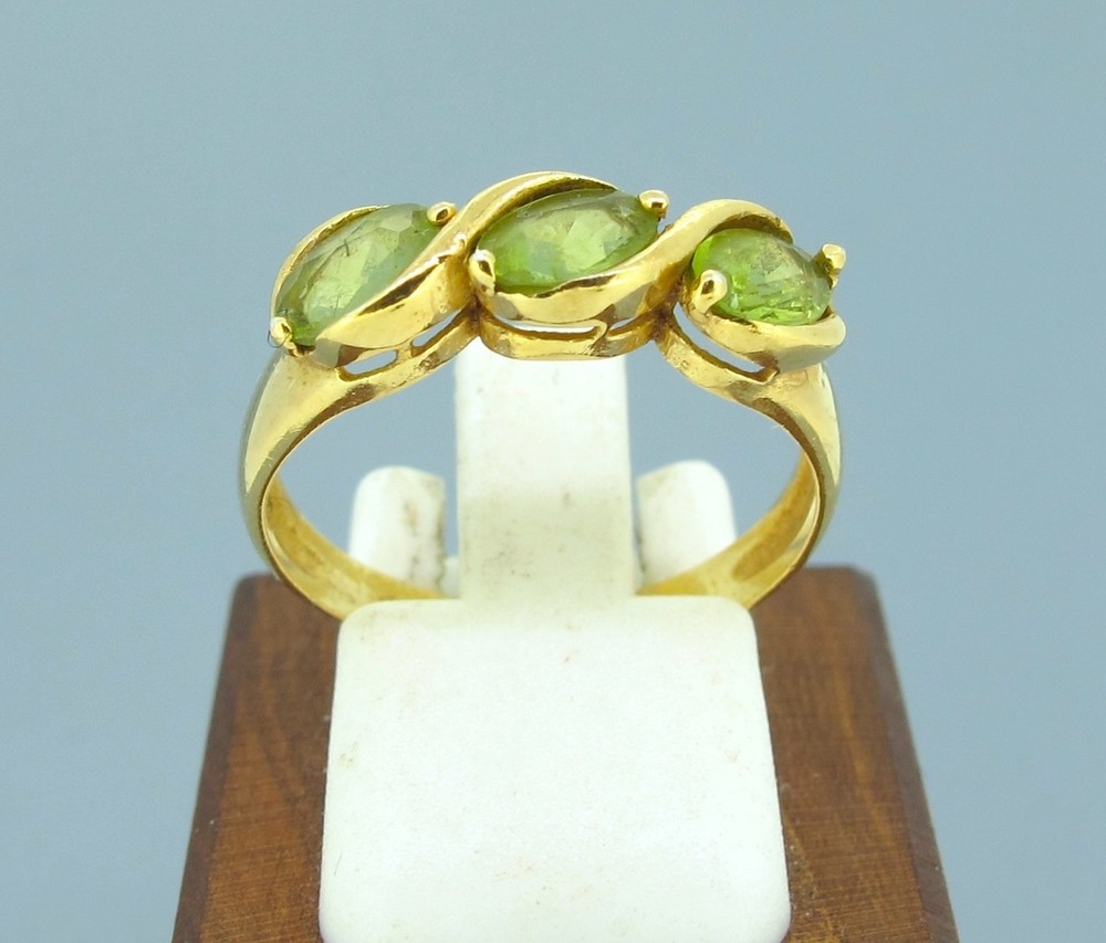 Vintage 925 Sterling Silver Gold Tone Natural Peridot Three Stone Ring Size 8.25