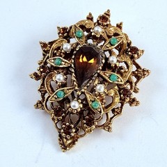 Vintage Faux Pearl & Jade Rhinestone Gold Tone Lapel Pin Brooch Signed ART