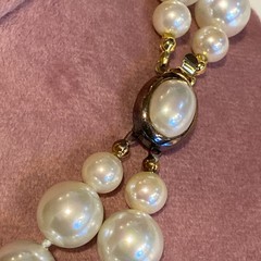 SIGNED CAROL LEE 925 HUGE 10 MM. IRIDESCENT LUSTRE GLASS PEARL KNOTTED NECKLACE