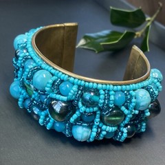 Vintage Cuff Bracelet M-L Brass Estate Jewelry Turquoise Microbead Art Glass