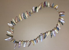 Vintage 1970s-1990s Dyed Shell & Wood Bead Necklace 28″ Screw Barrel Clasp Boho