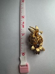 Vintage Gold Tone Floral Brooch Pin W/ Faux Pearl & Purple Rhinestone 3D Texture