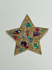 La Roco 1950s Star Brooch Pin Colorful Jewel Tone Rhinestones Gold Plated 2.5″