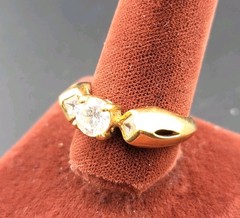 Vtg Sz 6 Ring Cubic Zirconia Solitaire w/ Accents Fashion Jewelry Unique Design