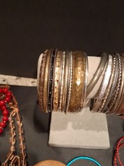 VTG costume jewelry lot Sell As Pictured Can Some Pieces Missing/broken (7)2