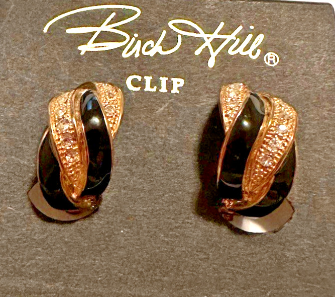 VINTAGE NOS NOC BIRCH HILL RHINESTONE BLACK ENAMEL 7/8″ CLIP EARRINGS ON CARD!