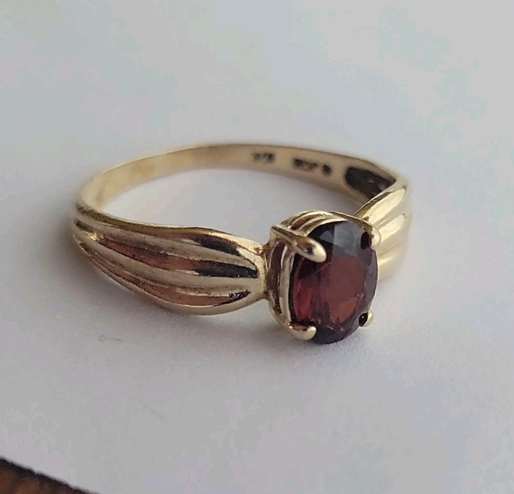 Vintage JACMEL MAURITIUS 10K Yellow Gold & Oval Garnet Ring Size 7.25