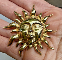 Brooch Pin Unmarked Metal Gold Tone Smiling Sun Brooch Approx 2.5″ in