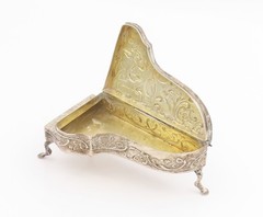 925 Sterling Silver Vintage Decorative Piece EUROPE Floral Piano (OPENS) TR4095