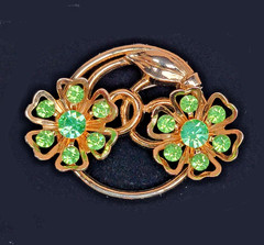 Vintage Coro Green Rhinestone Floral Circle Brooch Gold Tone c. 1950s-1960s