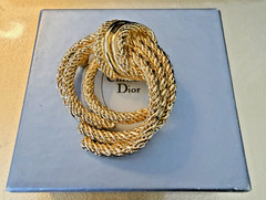 Christian Dior Classic Gold Tone Twisted Knotted Rope Round Brooch Pin, 1 1/2″