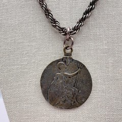 Vintage Y2K Rope Chain Silver-Tone Britannia Penny Medallion Pendant Necklace