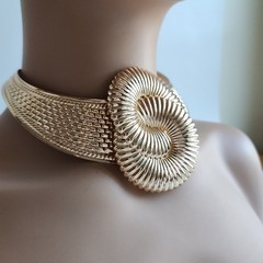 Gold Tone Collar Necklace Statement Knot Center Textured Choker 16–18”