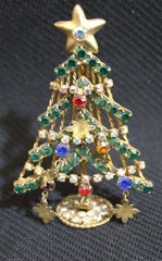 Vintage Kirks Folly Rhinestone Christmas Tree free standing Brooch/ Pin