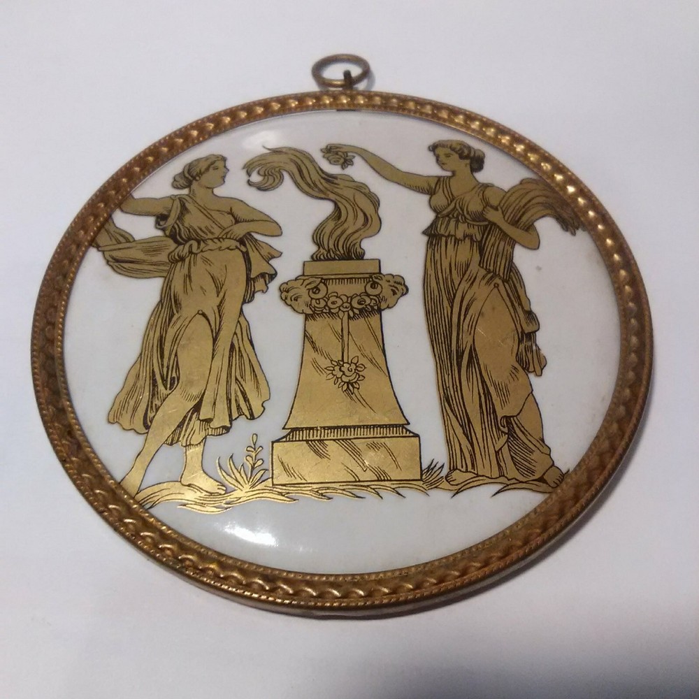 BEAUTIFUL ROME STYLE PENDANT MADE IN NEW YORK GREAT FOR ANY VINTAGE COLLECTION!
