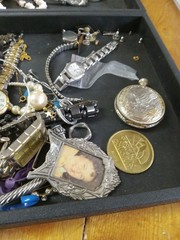 Vintage Mixed Lot Brooches & Pins, Metal Multicolor Costume Jewelry Watches