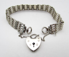 1977 English JAM Sterling Silver Heart Padlock Bracelet 6.75in Wrist Vintage