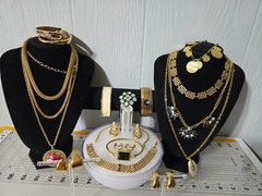 WOW Nice Mixed Metal Materials Gold Tone Jewelry Lot Some Signed