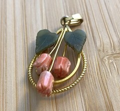MCM Carved Faux Coral & Jade Necklace Pendant Tulip Flowers Leaves Double Hoop