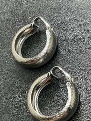 Vintage 1.1” Textured Silver Tone Metal Clip Hoop Earrings