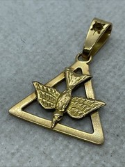 VINTAGE HANDMADE 19K Yellow Gold FLYING BIRD TRIANGLE Charm Pendant w/17K Lock