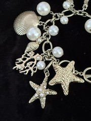 Vintage Mod Retro Sea Shell Starfish Beach Charm Gold Tone Cha Cha Bracelet