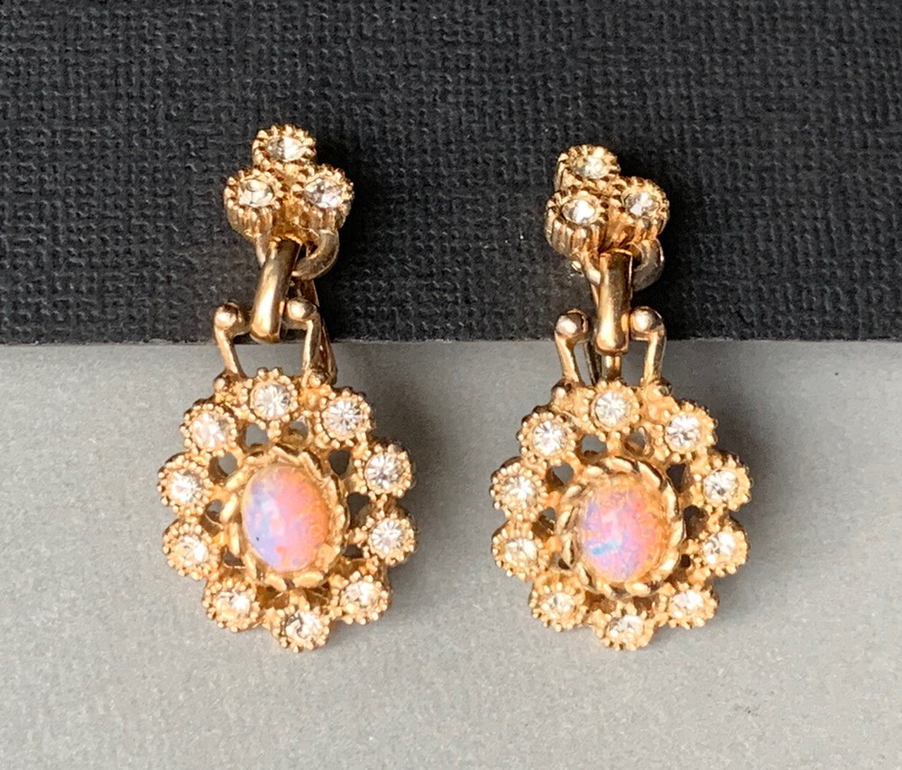 Vintage FAUX FIRE OPAL ART GLASS RHINESTONE CLUSTER DANGLE EARRINGS Screw Backs