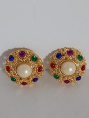 Vintage Round Gold Tone Multicolor Rhinestone ClipOn Earrings 1.25in Faux Pearl