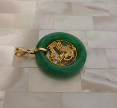 Vintage Chinese 14K Gold Apple Jade Dragon Circle Pendant 4.5 Grams
