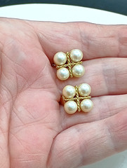 Vintage Crown Trifari Gold Tone Twist Faux White Pearl Clip On Earrings 1/2″