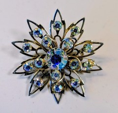Vintage 1950s 1960s Starburst Brooch Blue AB Aurora Borealis Rhinestone
