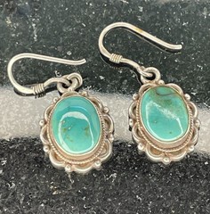 Vintage 925 Sterling Silver 1.25″ Oval Turquoise Scalloped Dangle Wire Earrings