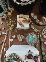 Vtg To Now Rhinestone Costume Jewelry Lot Hollycraft Mosaic Goldette 100+ Pcs