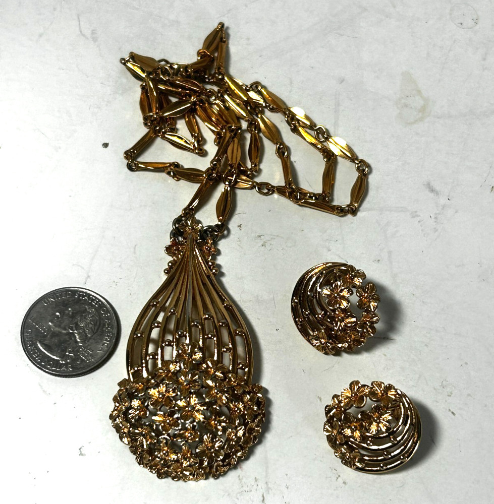 Vtg Signed Monet Gold Tone Flower Basket Necklace and Clip on Earring N3343