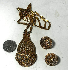 Vtg Signed Monet Gold Tone Flower Basket Necklace and Clip on Earring N3343