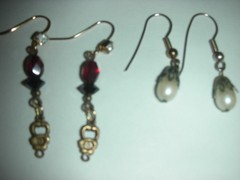 LOT 22 PAIRS VINTAGE EARRINGS PIERCED DANGLE DROP BEADED STONE GLASS COLORFUL