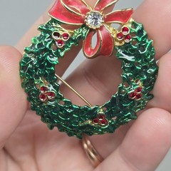 Vtg AAI CHRISTMAS WREATH BOW Brooch Pin green red Rhinestone