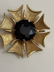 BSK Brooch Signed Gold Tone Black Glass Stone Pin Pendant